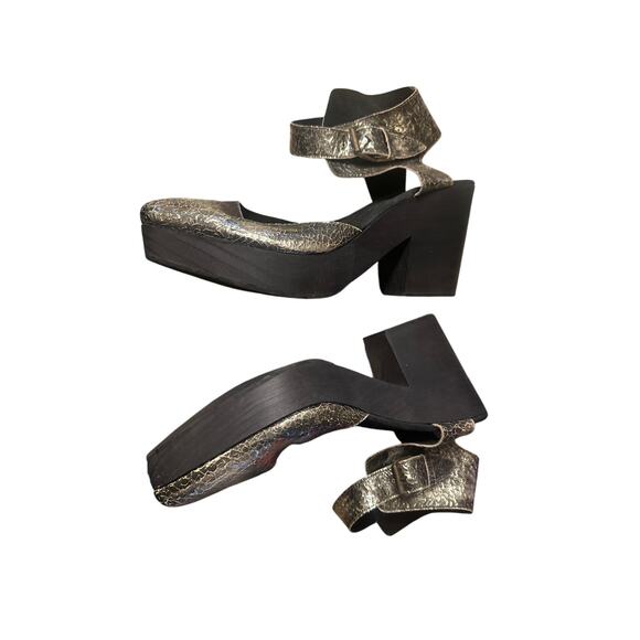 Women 41 Free People Metallic Gold Percy Clog Ankle Buckle Wrap Heels Shoes - Picture 6 of 9